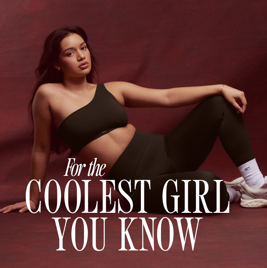 GIFT GUIDE FOR THE COOLEST GIRL YOU KNOW HEADER FEATURES MODEL IN ESPRESSO SCULPFLEX®.