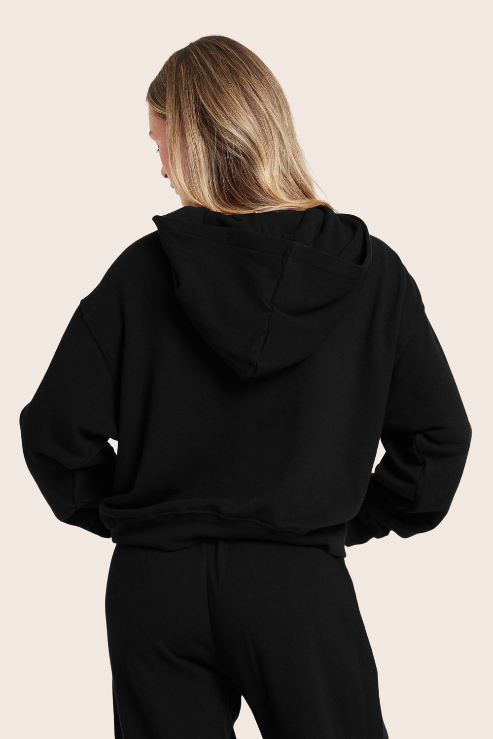 SET™ LIGHTWEIGHT SWEATS CLASSIC HOODIE IN ONYX