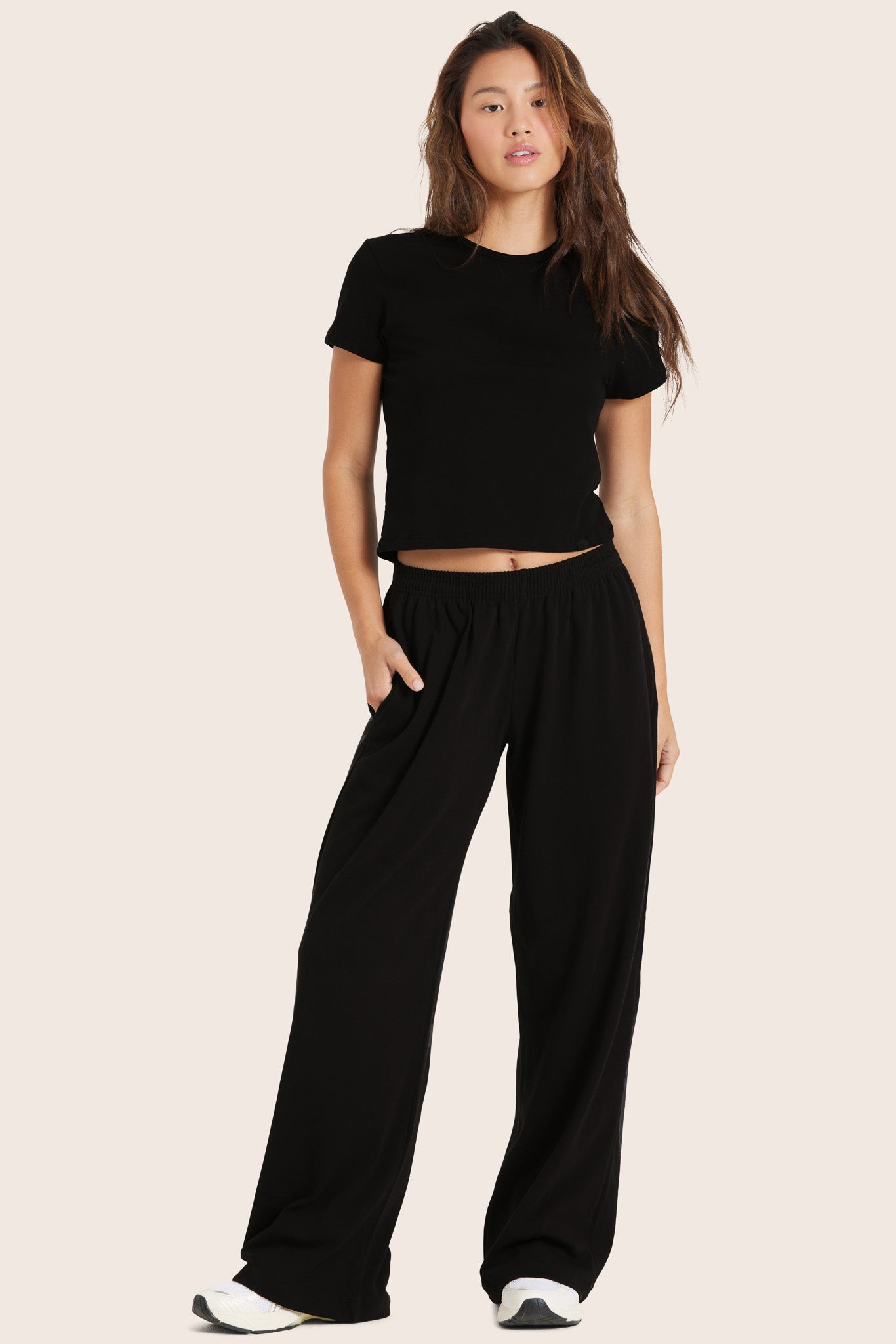 MODEL WEARS SET™ HEAVY COTTON EASY PANTS™ (NEW) IN ONYX