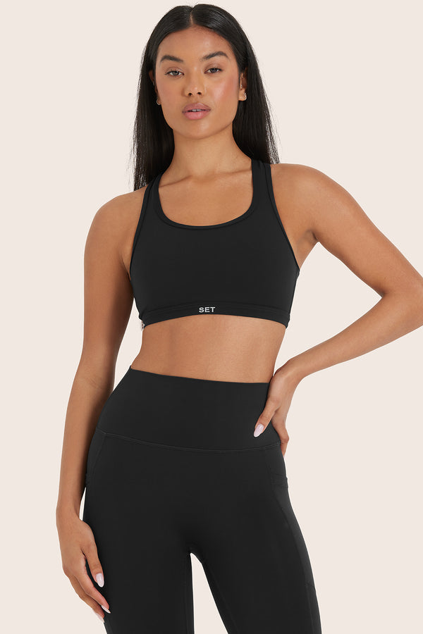 MODEL WEARS BREATHE FLEX BRA IN ONYX 