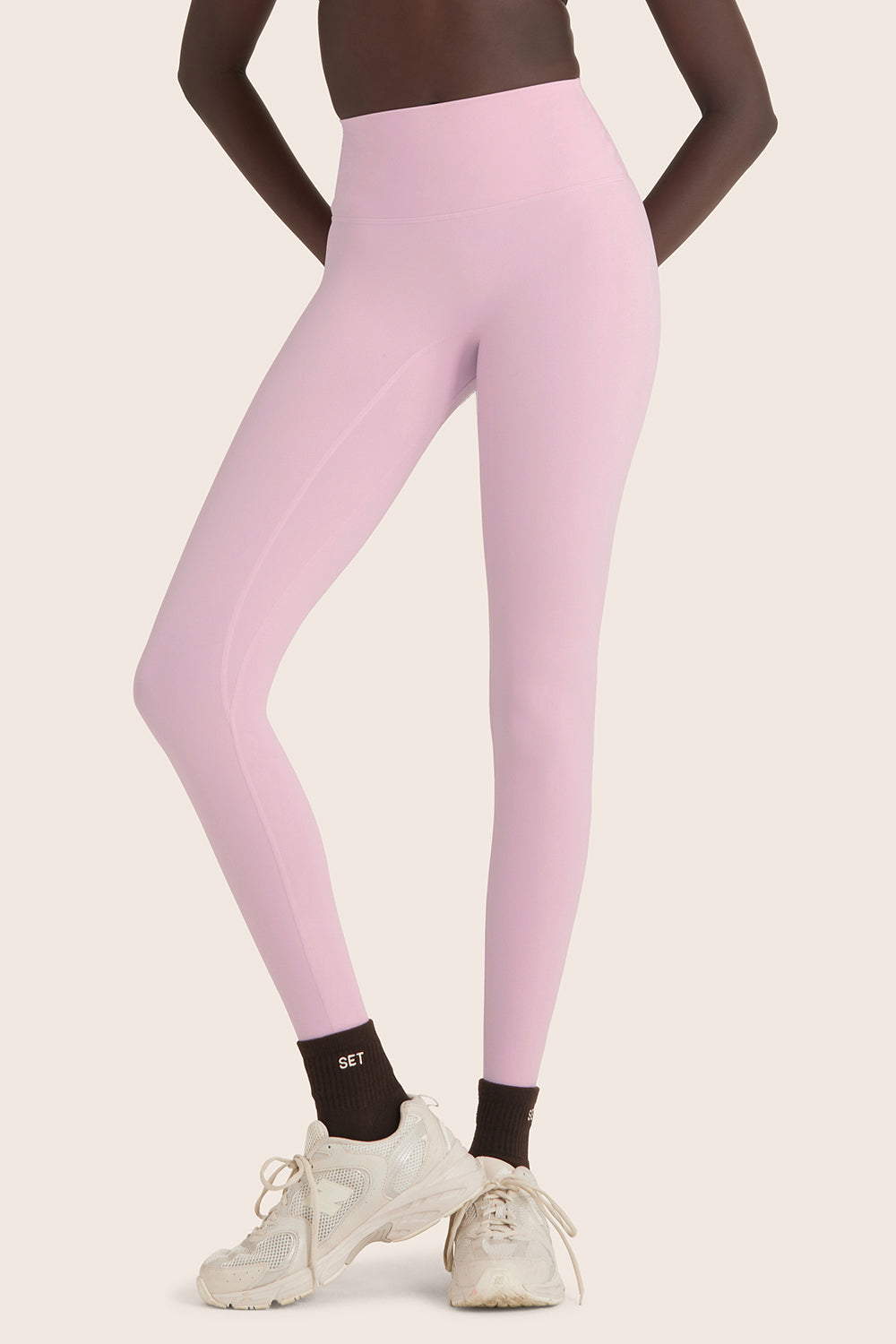 Model wears SPORTBODY® SPORTY HIGH-RISE LEGGINGS in SWIRL 