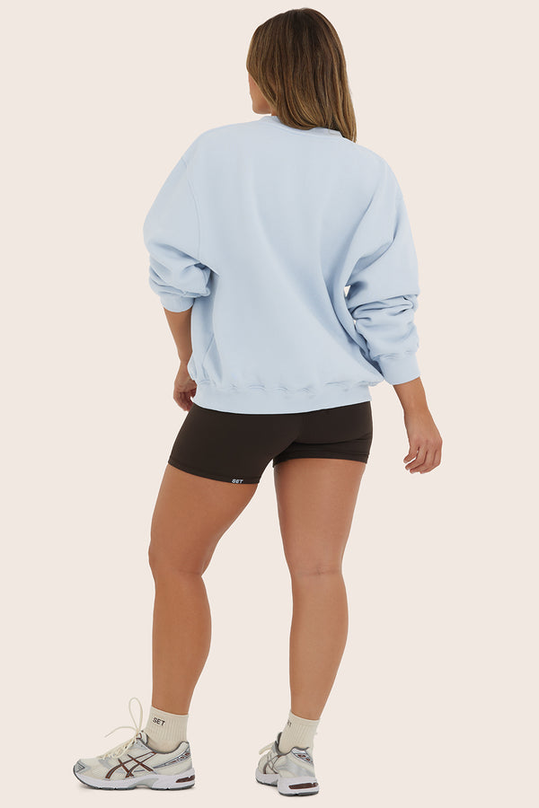 Model wears MIDWEIGHT SWEATS STAPLE SET CREWNECK in FROSTING 