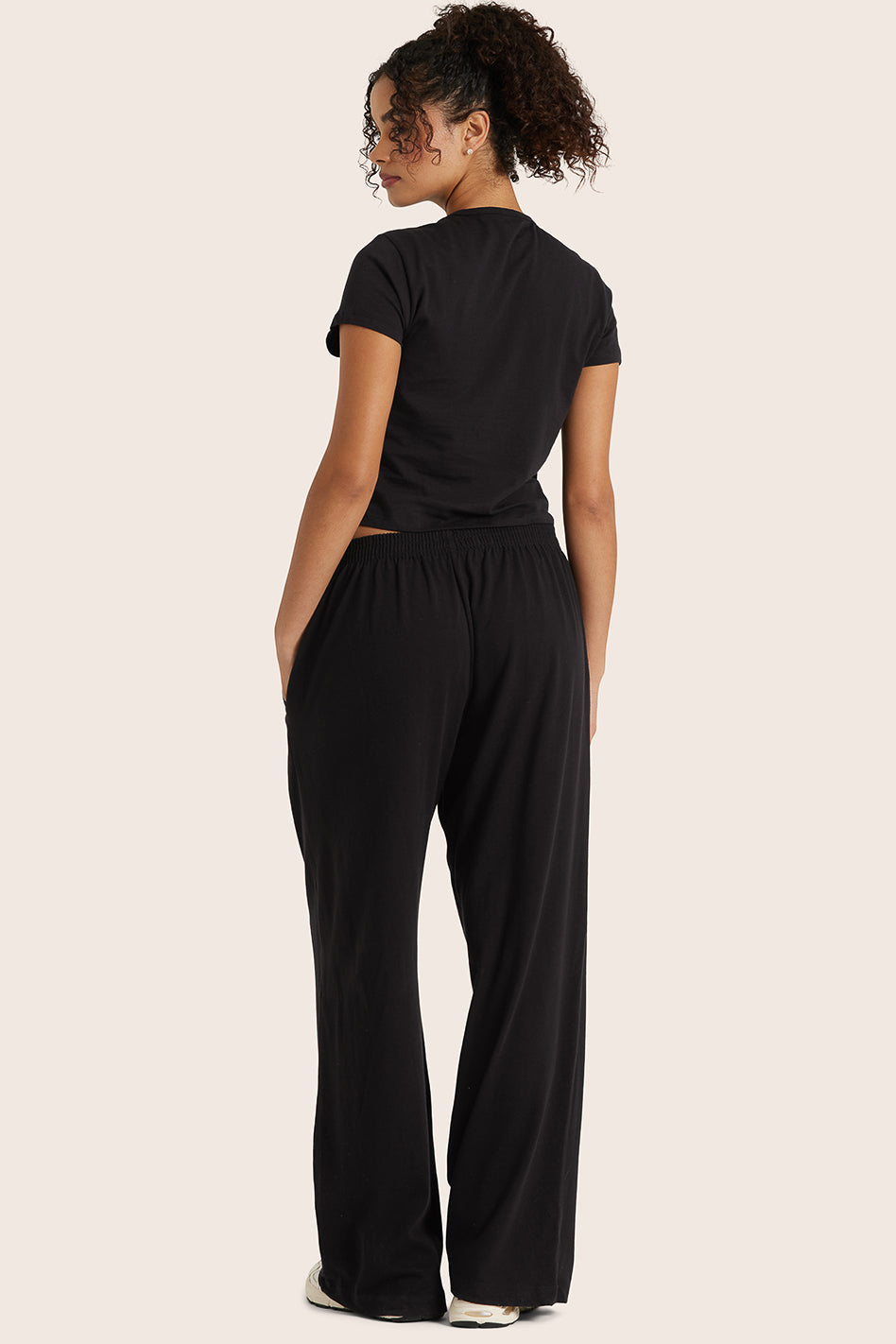 MODEL WEARS SET™ HEAVY COTTON EASY PANTS™ (NEW) IN ONYX