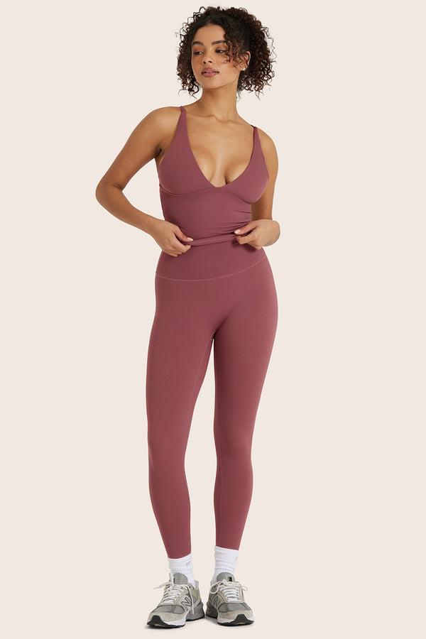 MODEL WEARS AIRLUXE™ BREATHE HIGH-RISE LEGGINGS IN CANYON 