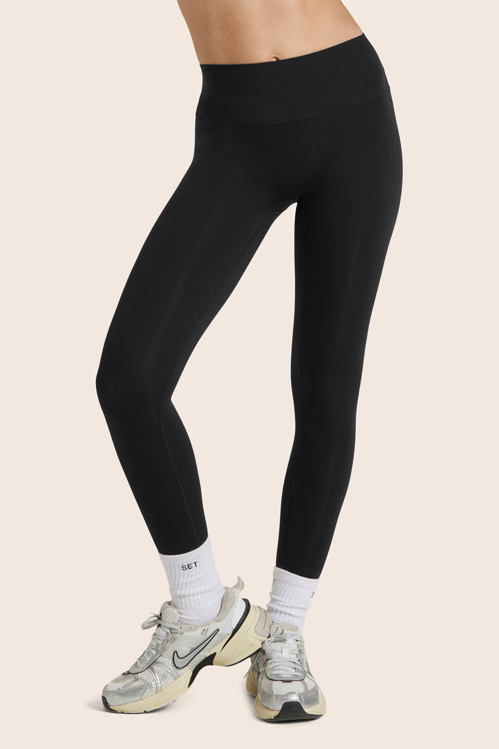 AIRLUXE™ BREATHE MID-RISE LEGGINGS - ONYX Featured Image