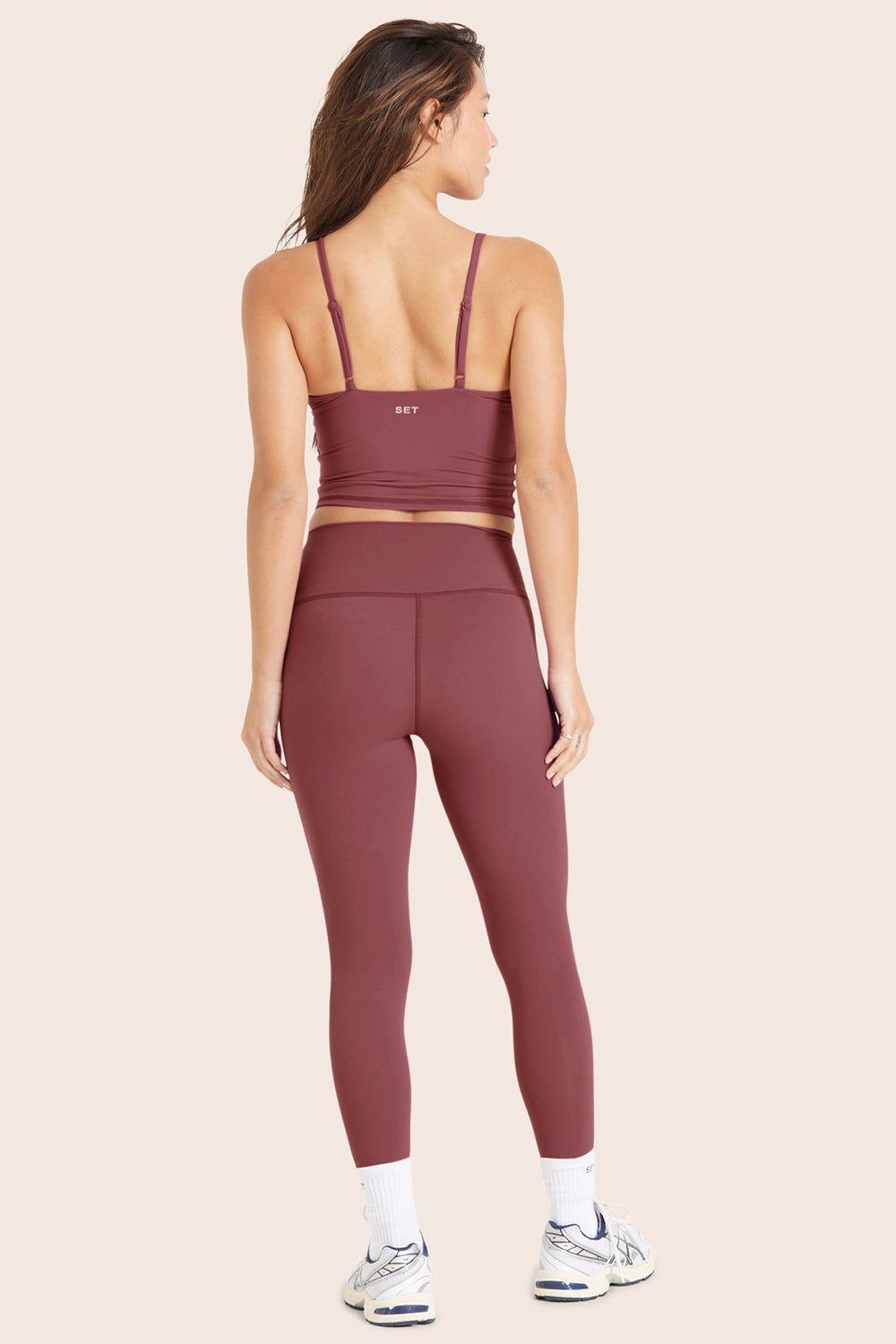 MODEL WEARS BREATHE HIGH-RISE LEGGINGS IN CANYON 