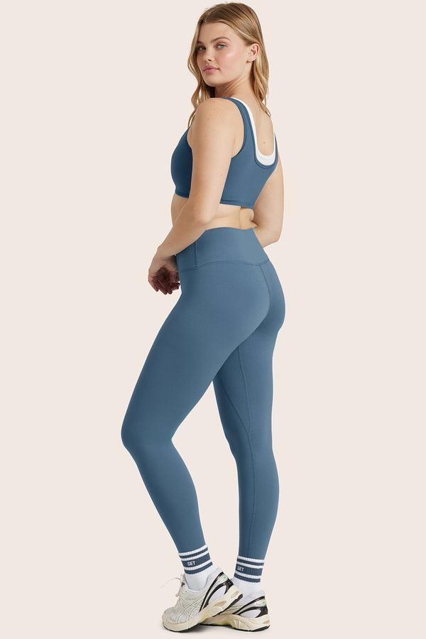 MODEL WEARS FORMCLOUD® CLOUD HIGH-RISE LEGGINGS IN HYDRO 
