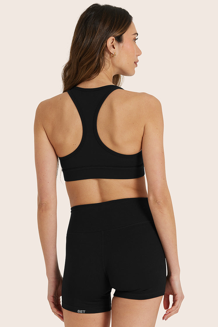 MODEL WEARS FORMCLOUD® CLOUD STAPLE BRA IN ONYX 