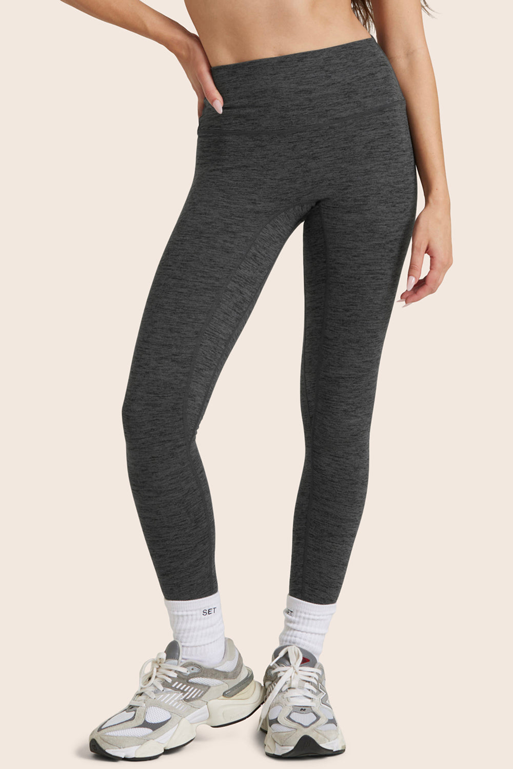 MODEL WEARS FORMCLOUD® CLOUD HIGH-RISE LEGGINGS IN PEPPER HEATHER GREY