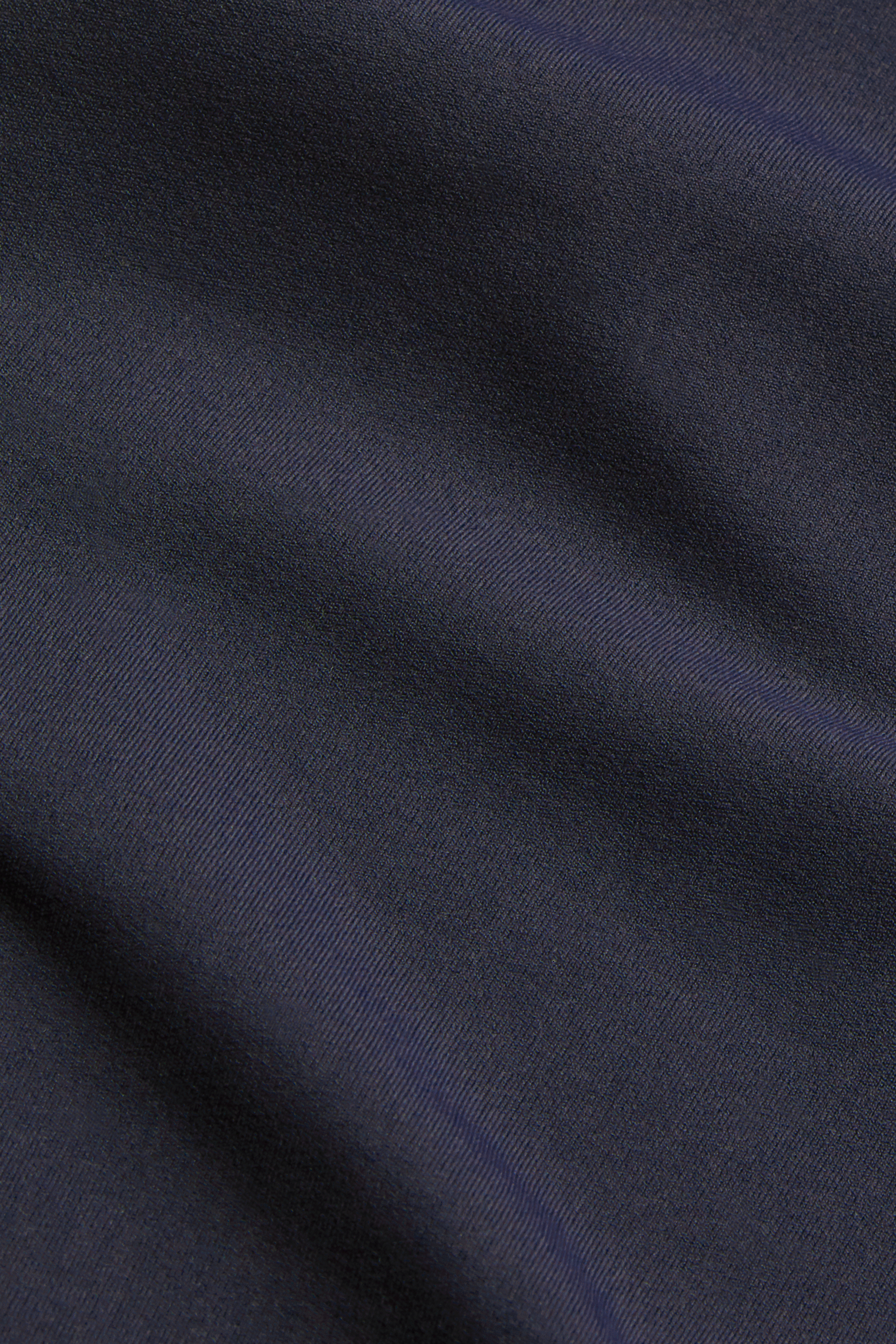 CLOSE UP IMAGE OF AIRLUXE™ FABRIC IN SPADES