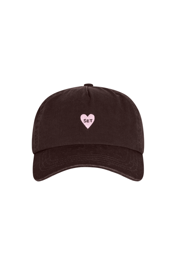Black cap with a pink heart and 'SET' text on a white background
