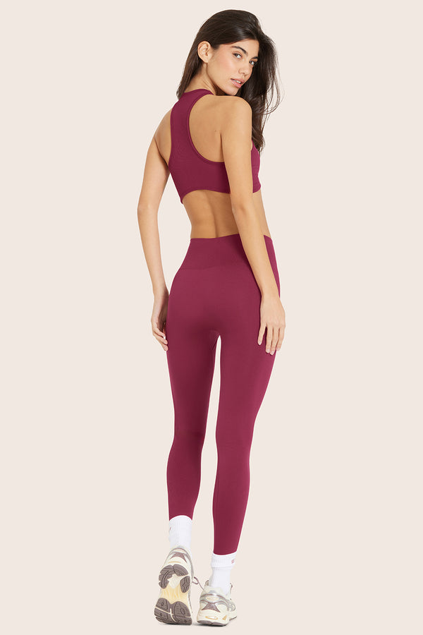 MODEL WEARS SCULPTFLEX® LEGGINGS IN WILDBERRY 