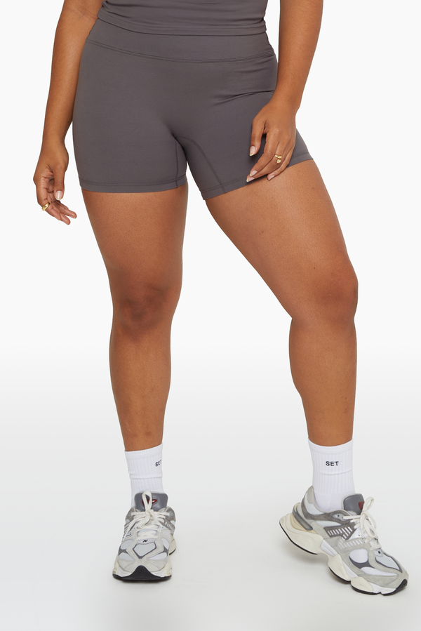 SET™ FORMCLOUD™ BIKE SHORTS IN GRAPHITE 
