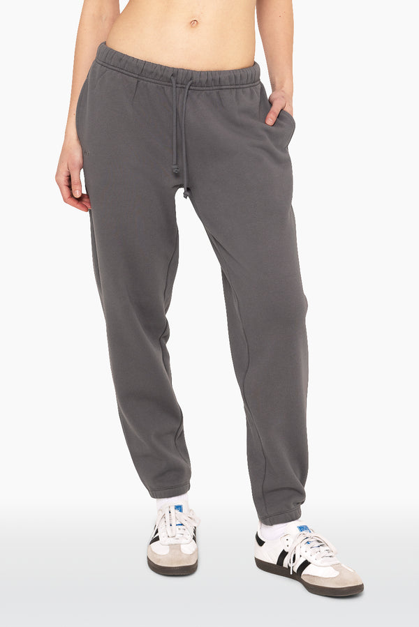 SET™ EMBROIDERED HEAVYWEIGHT SWEATS DRAWSTRING SWEATPANTS IN GRAPHITE 