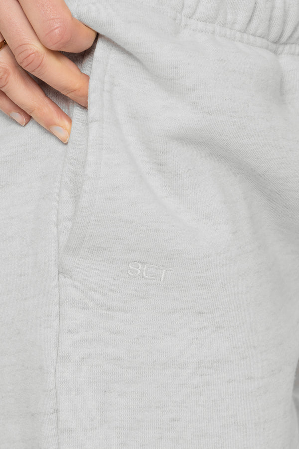 SET™ EMBROIDERED HEAVYWEIGHT SWEATS SWEAT SHORTS IN HEATHER GREY 