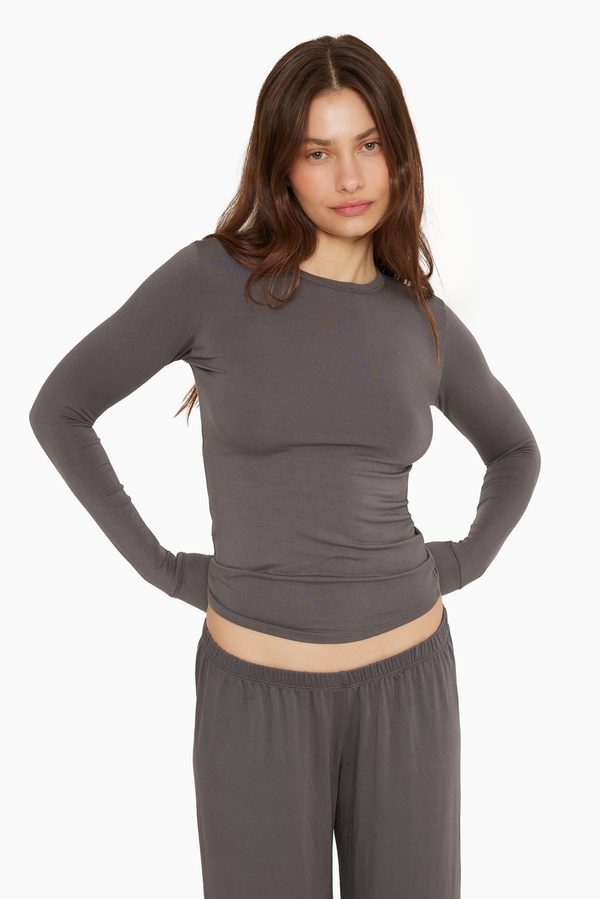 SET™ SLEEP JERSEY FITTED LONG SLEEVE IN GRAPHITE 