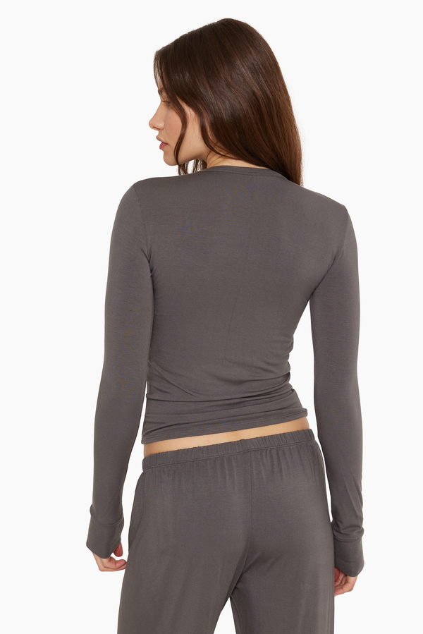 SET™ SLEEP JERSEY FITTED LONG SLEEVE IN GRAPHITE 