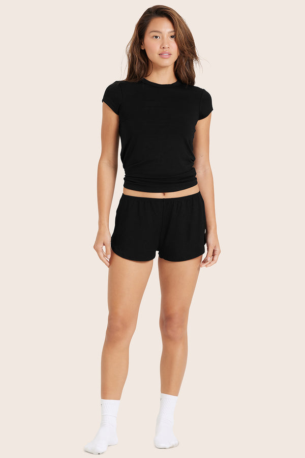 MODEL WEARS SLEEP JERSEY RELAXED SLEEP SHORTS IN ONYX 
