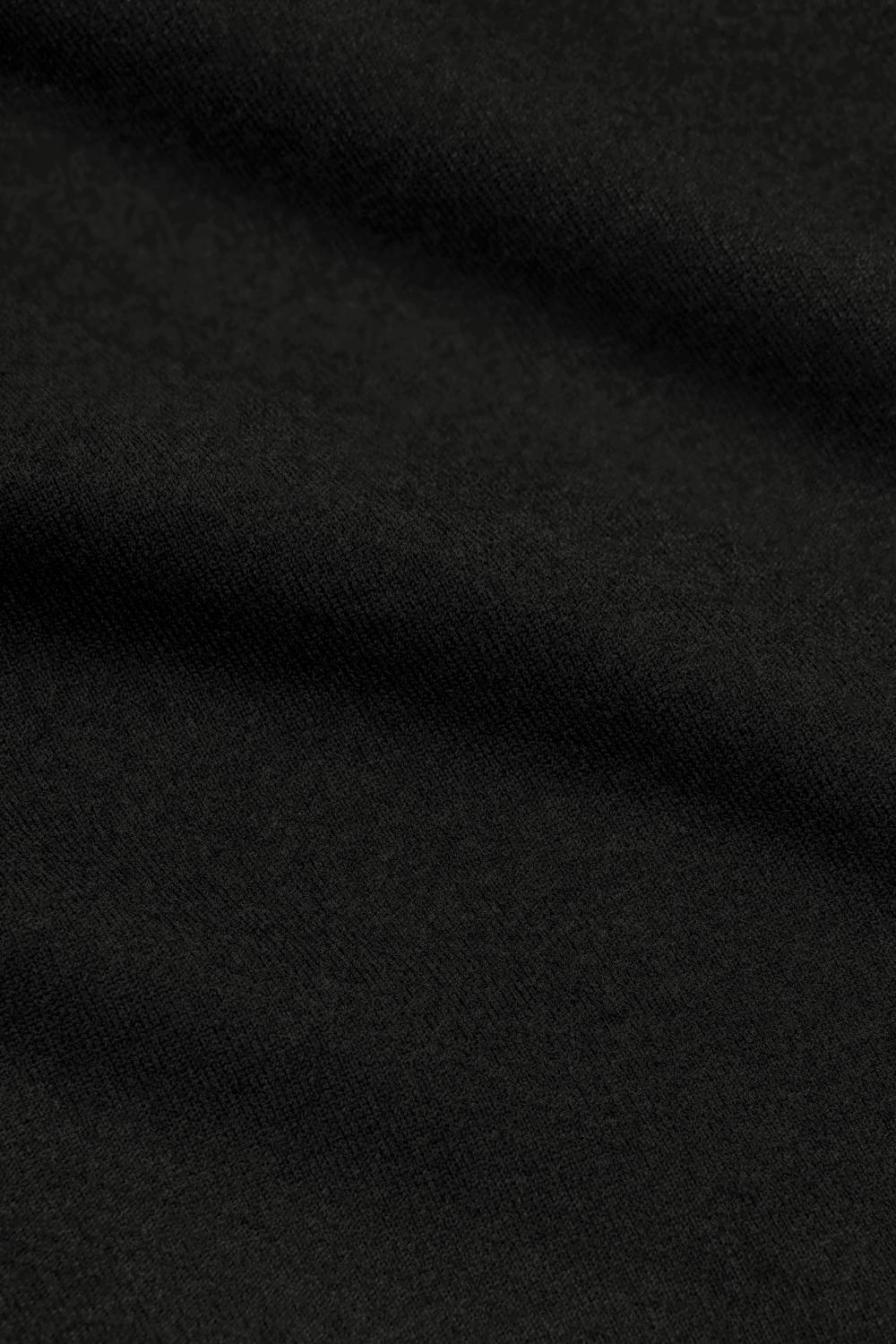 CLOSE UP IMAGE OF SPORTBODY® FABRIC IN ONYX