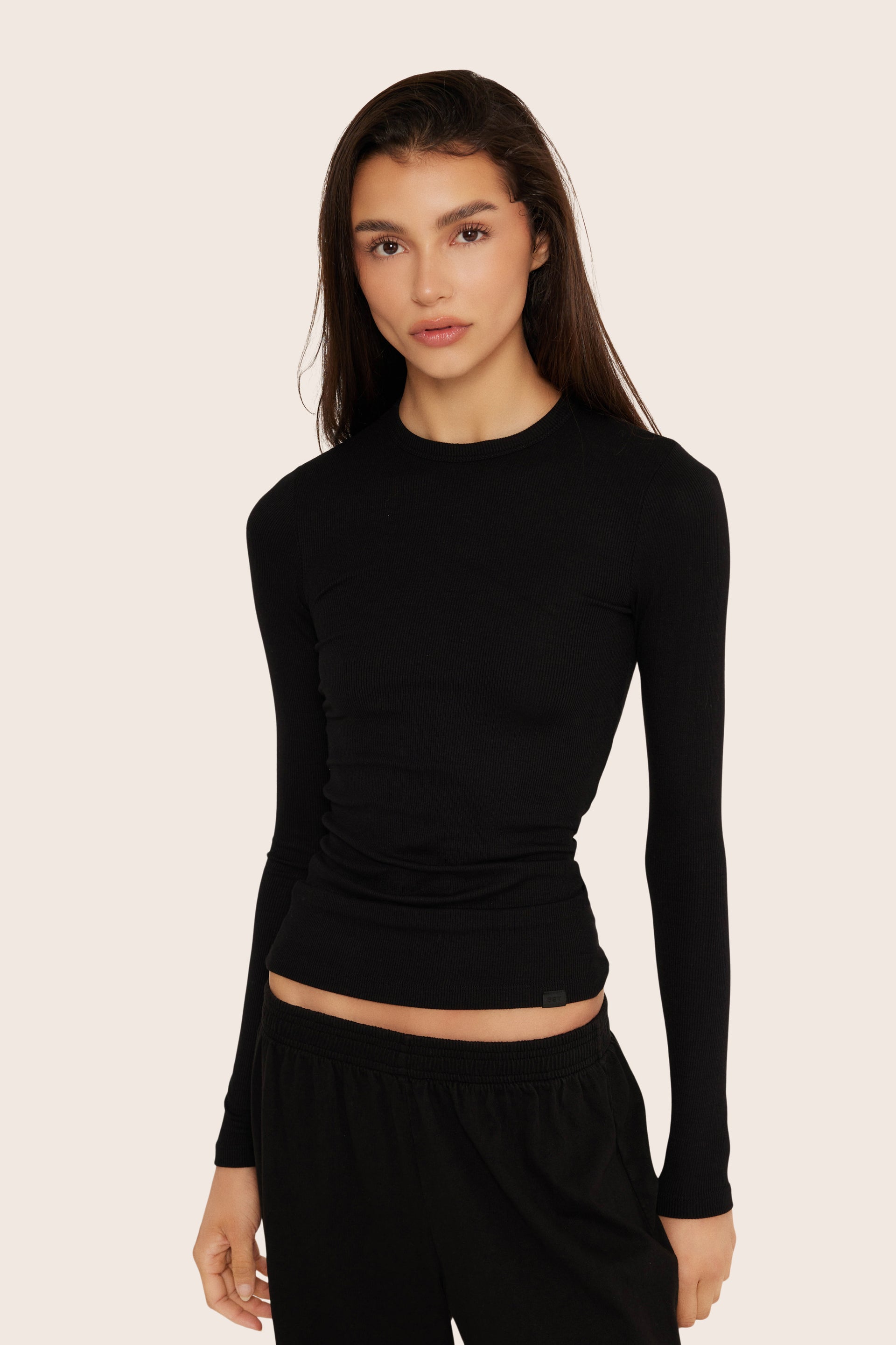 SET™ ESSENTIAL LONG SLEEVE IN ONYX