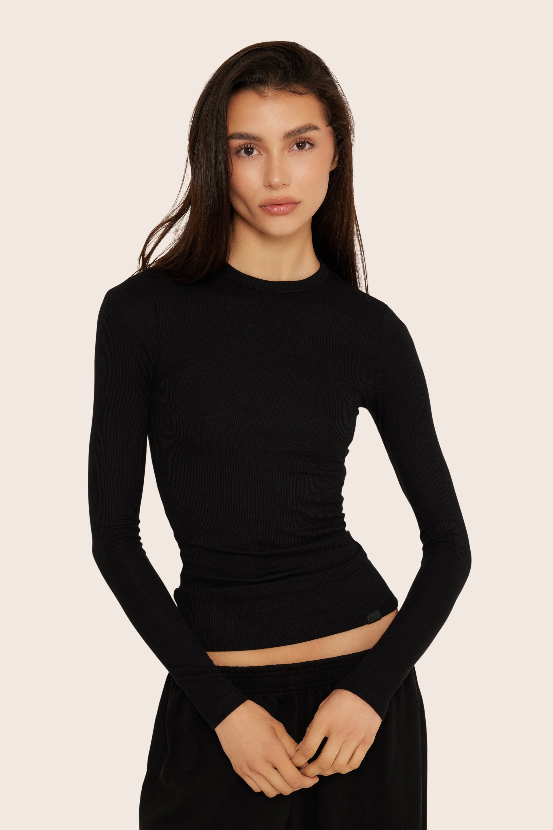 SET™ ESSENTIAL LONG SLEEVE IN ONYX