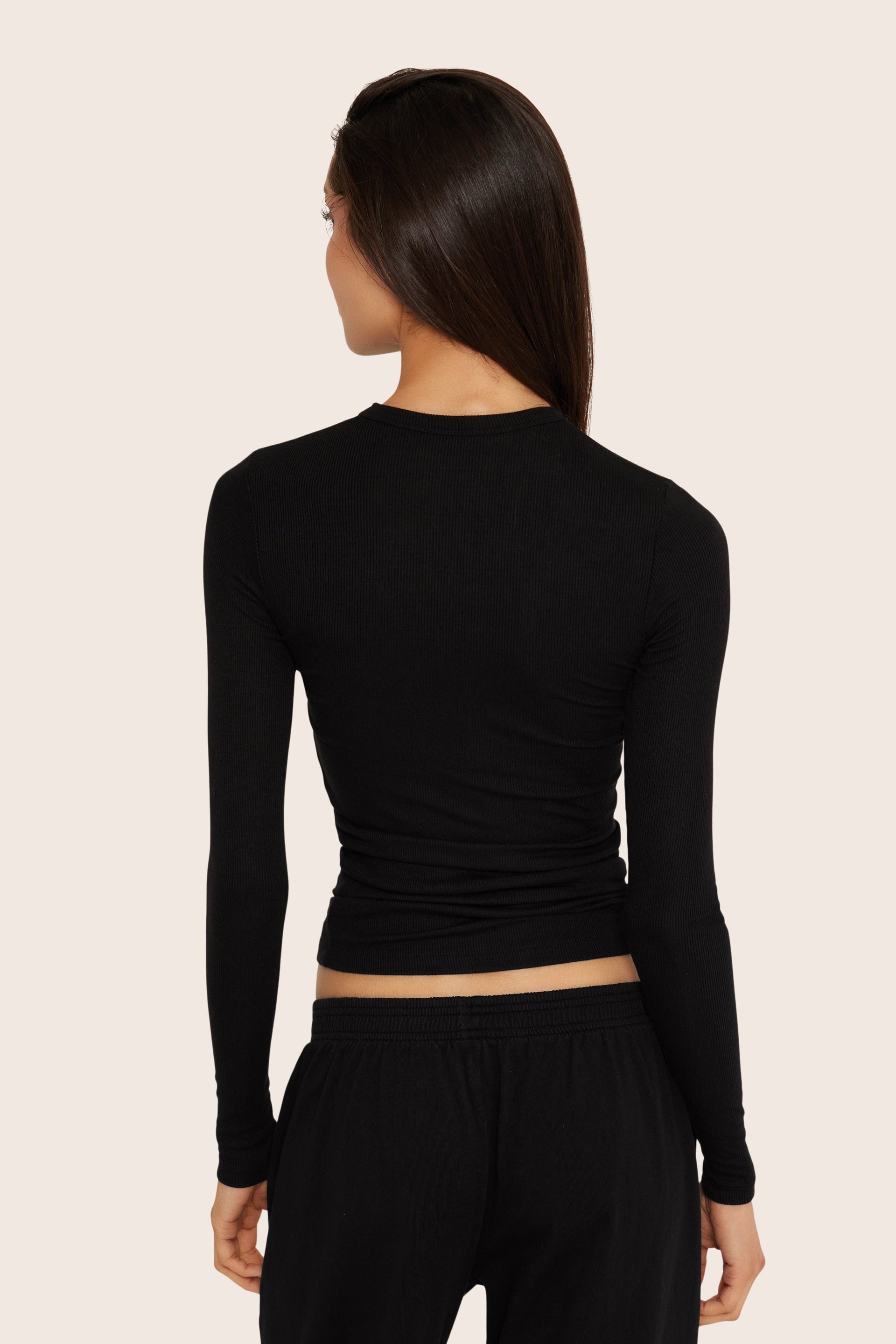 SET™ ESSENTIAL LONG SLEEVE IN ONYX